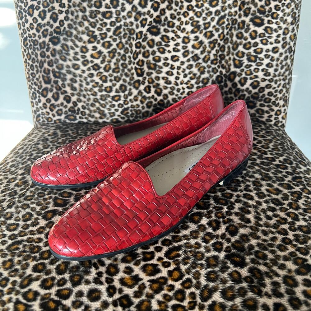 Trotters Cherry Red Basketweave Leather Loafers Retro Preppy Flats